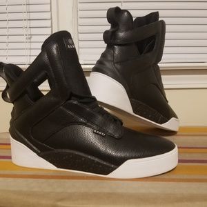 RADII Black and white prism ( SAMPLES ) 1 of 1